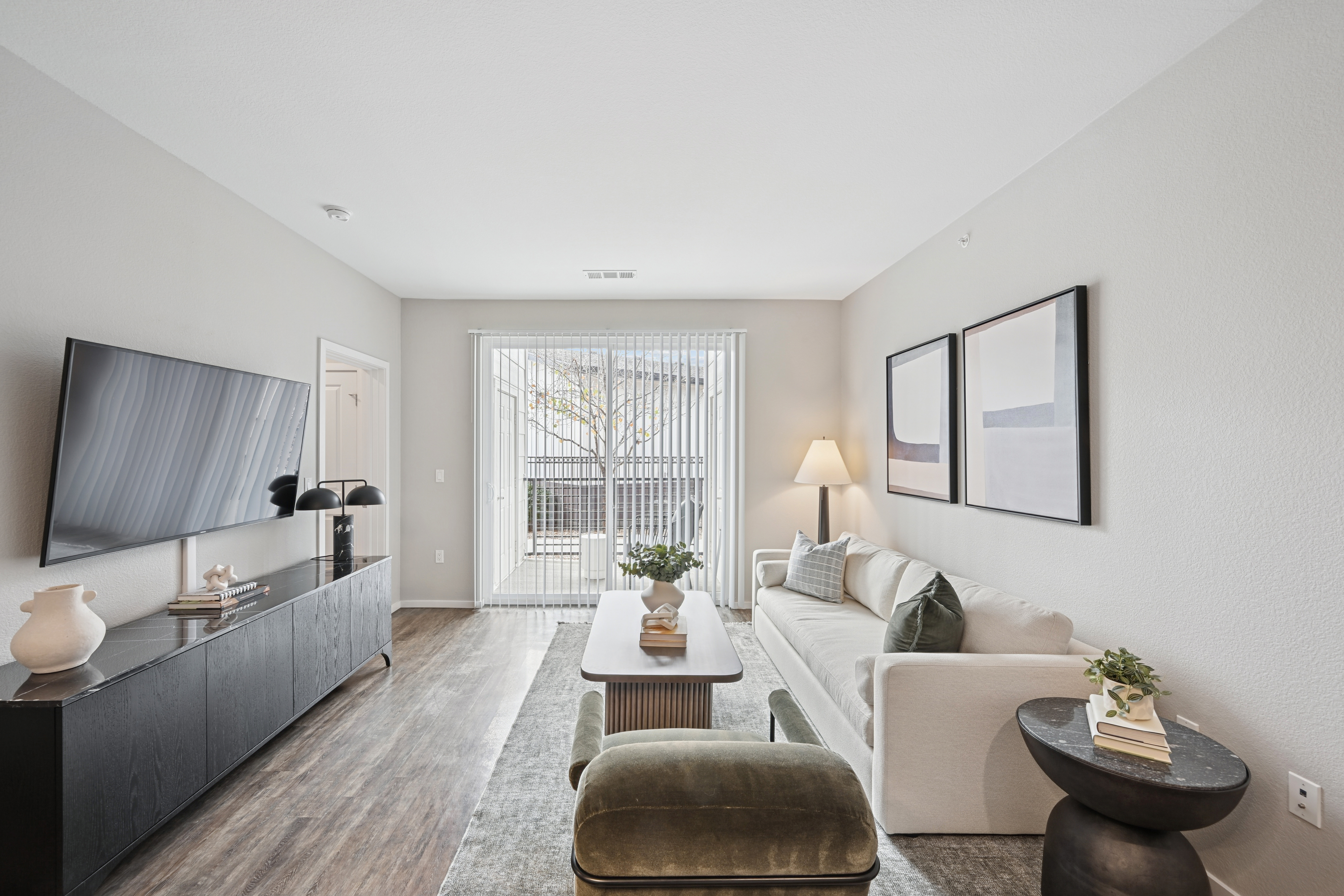 Bell Lafayette large living room